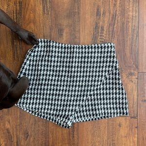 Black and White Houndstooth Skort